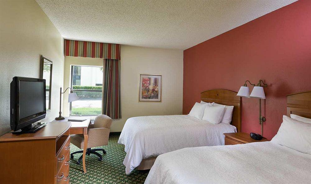 Hampton Houston Hotel 3*
