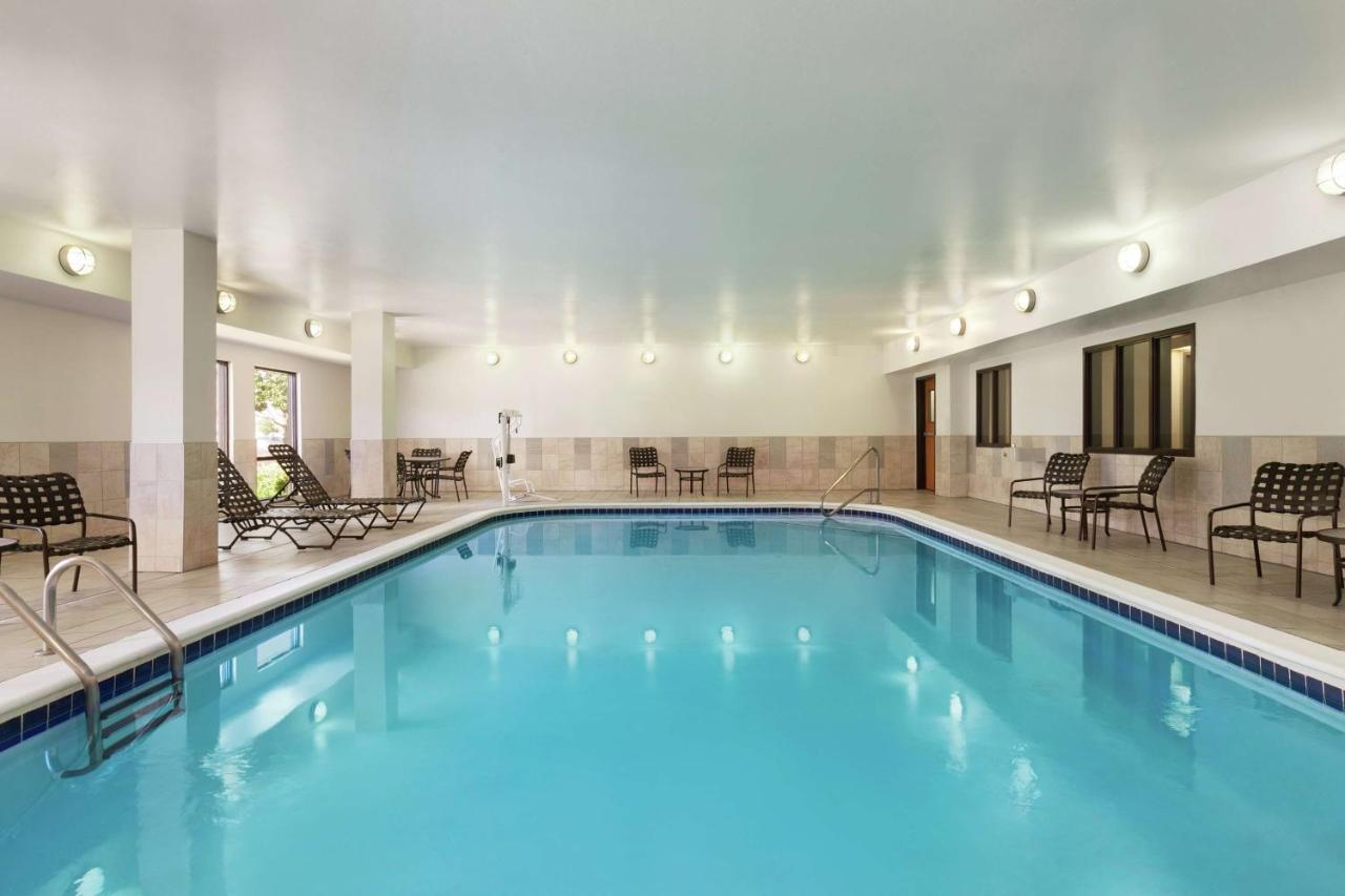 Hampton Houston Hotel