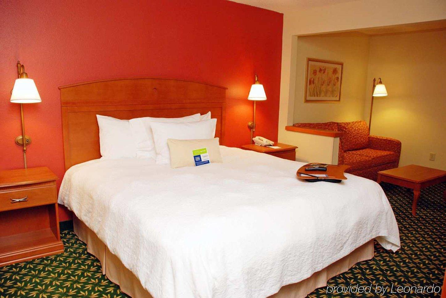 Hampton Houston 3*