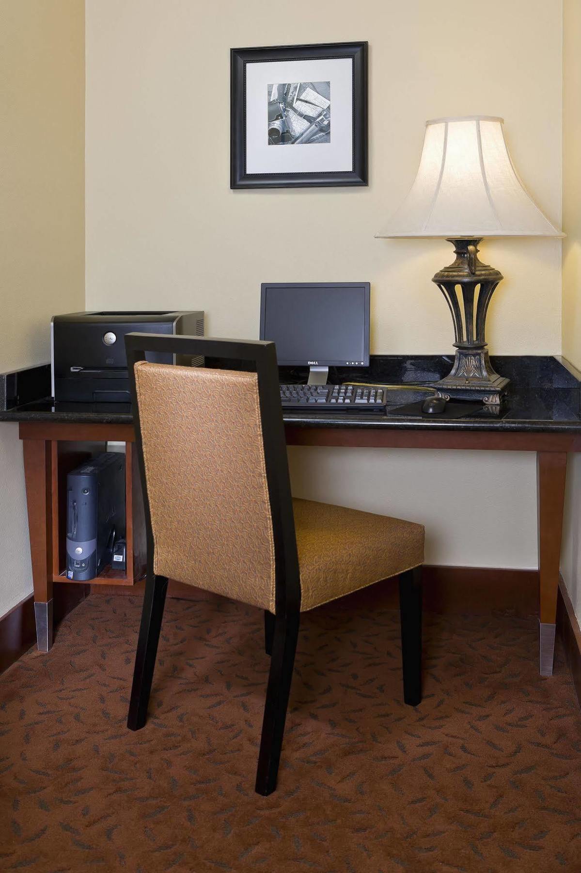 Hampton Houston Hotel 3*